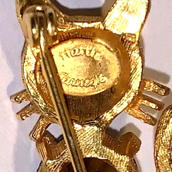 Vtg. HATTIE CARNEGIE Tiny Green-eyed Cat Brooch/Lapel Pin 1.25"H - Picture 7 of 9